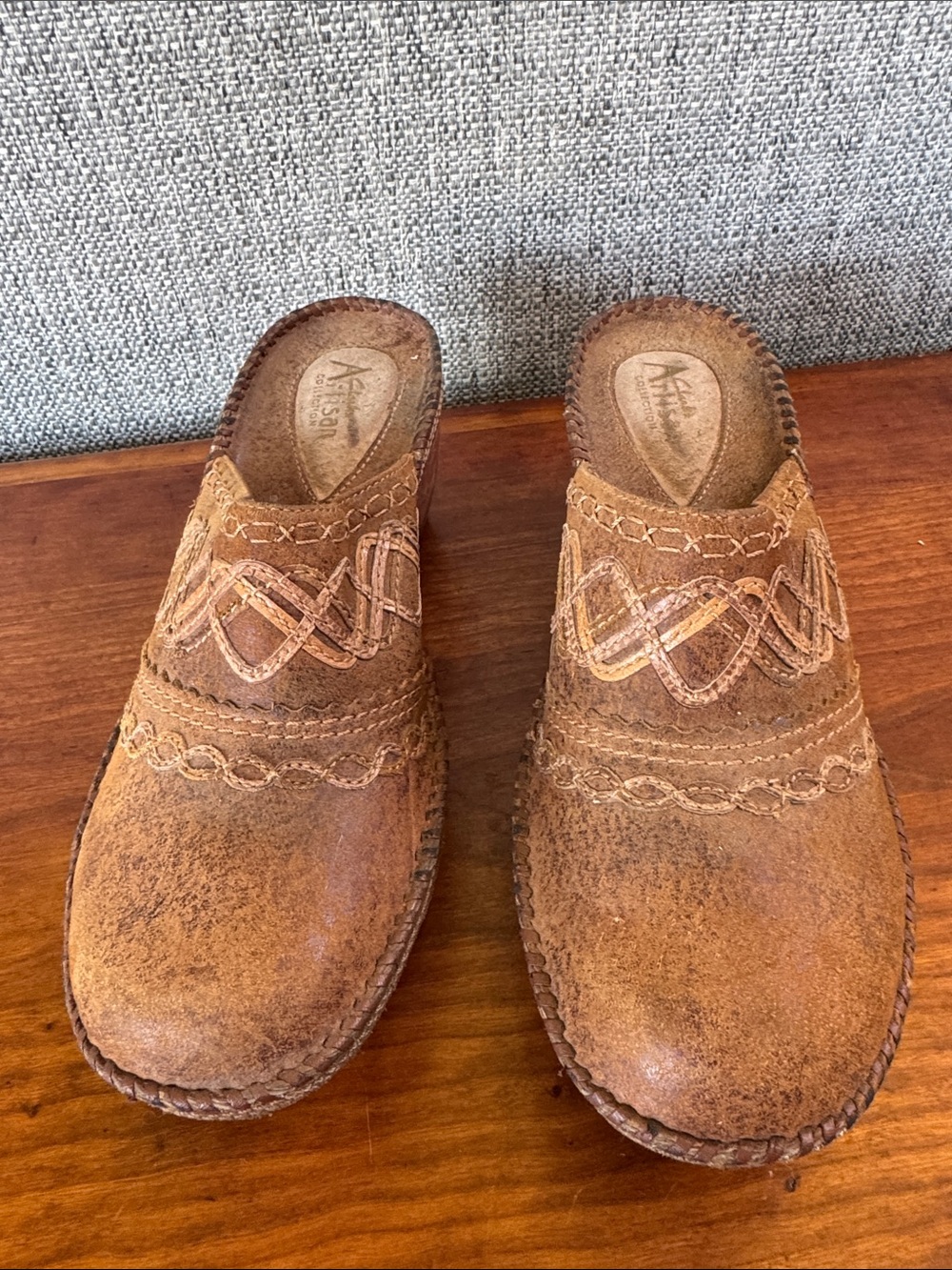 Clarks Artisan Brown Leather Stitched Clogs with Stitch Detailing Size 9.5M